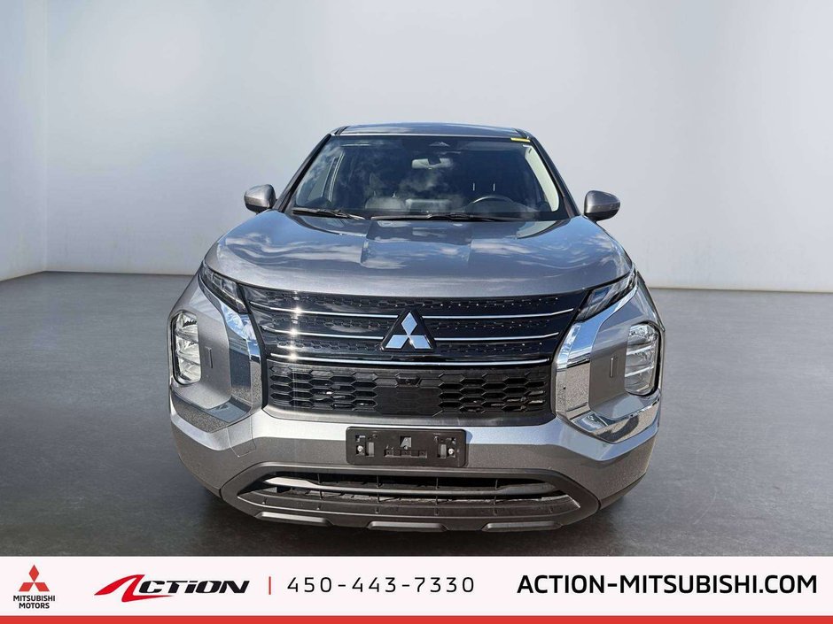 2023 Mitsubishi Outlander ES-7