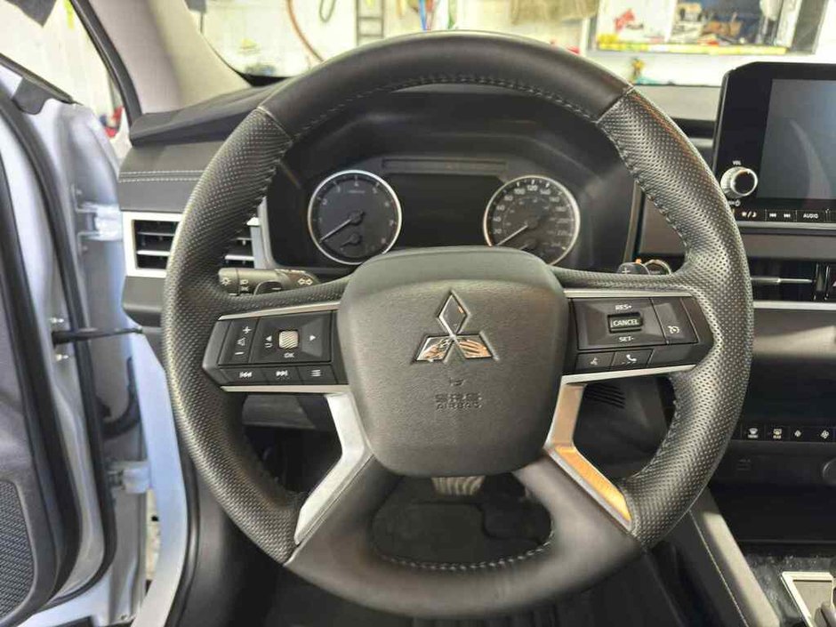 2024 Mitsubishi Outlander ES S-AWC 7 Passagers Carplay Android Auto Mags 18-24