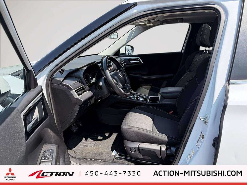 2024 Mitsubishi Outlander SE Toit Pano Mags Carplay Android Auto-9