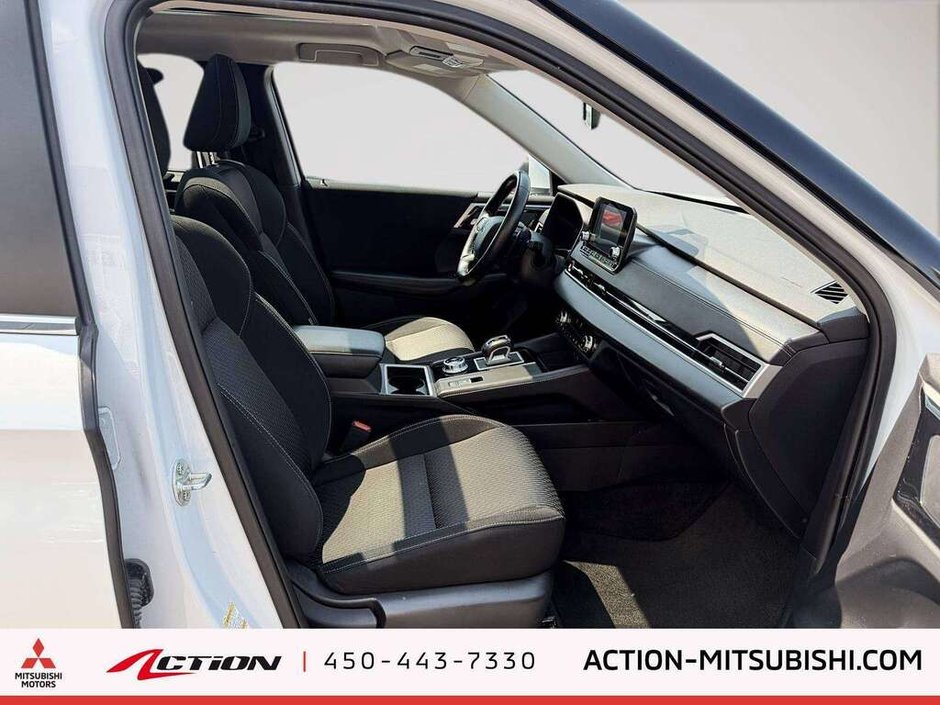 2024 Mitsubishi Outlander SE Toit Pano Mags Carplay Android Auto-15