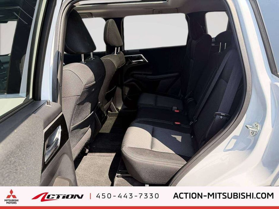 2024 Mitsubishi Outlander SE Toit Pano Mags Carplay Android Auto-10