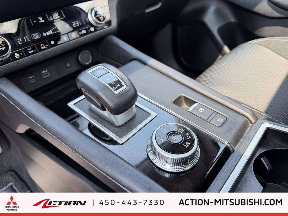 2024 Mitsubishi Outlander SE Toit Pano Mags Carplay Android Auto-23