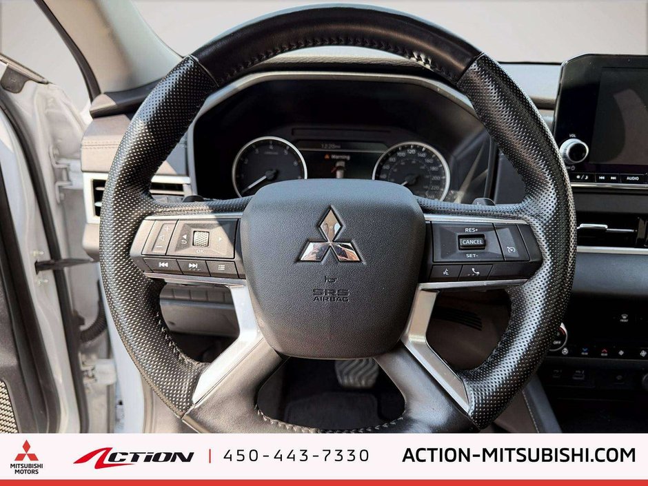 2024 Mitsubishi Outlander SE-17