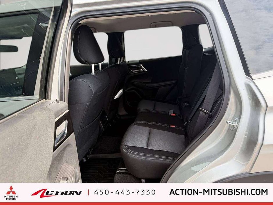 2024 Mitsubishi Outlander ES Carplay Android Auto A / C Gr.Électriques-10