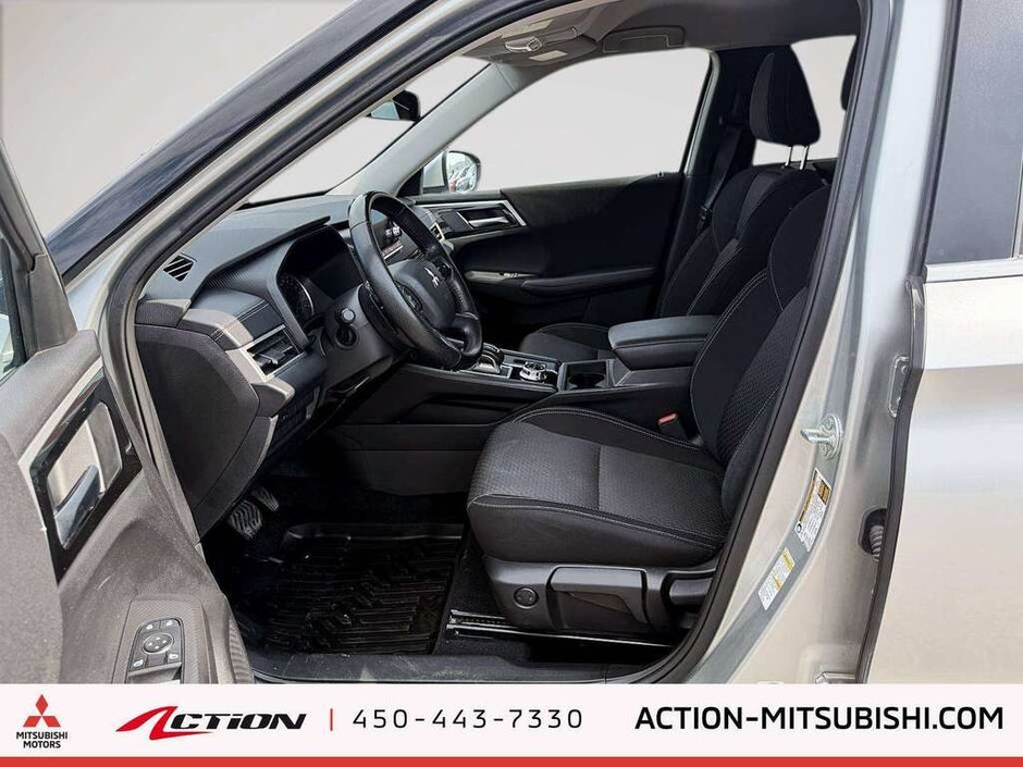 2024 Mitsubishi Outlander ES Carplay Android Auto A / C Gr.Électriques-9