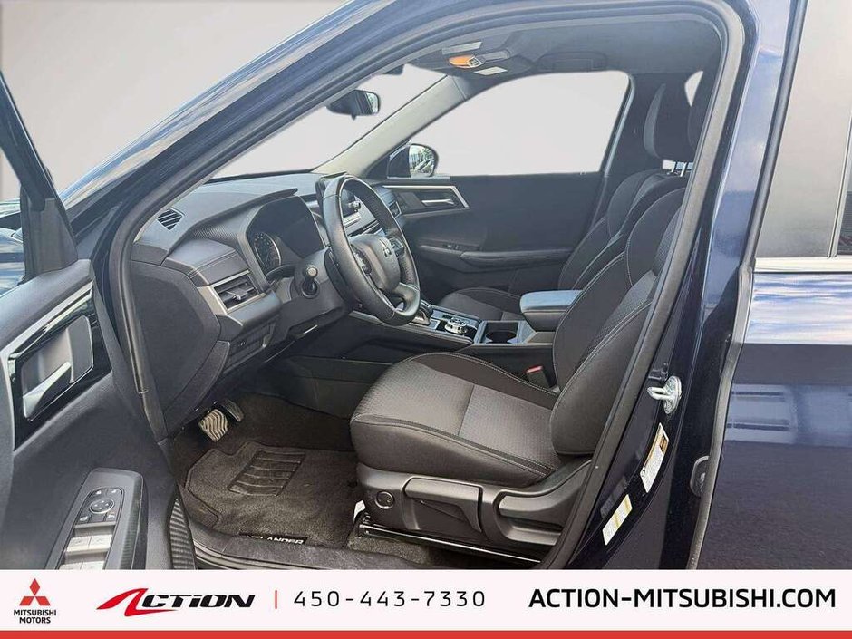 2024 Mitsubishi Outlander ES Carplay Android Auto A / C Gr.Électriques-9