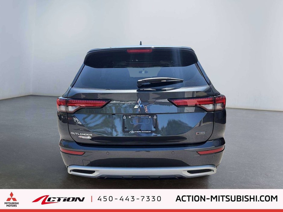2024 Mitsubishi Outlander LE-3