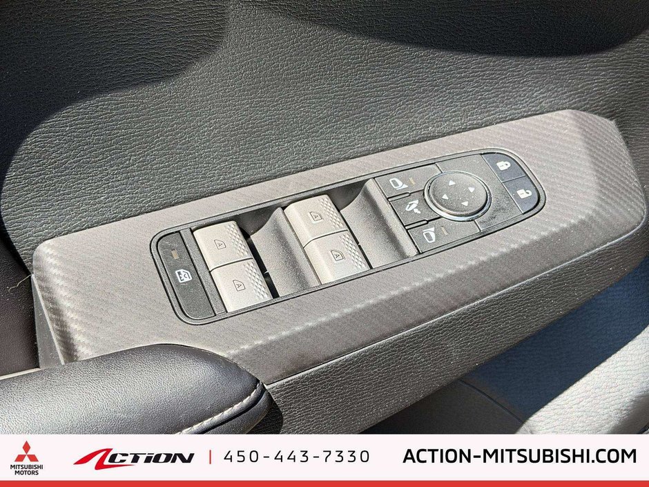 2024 Mitsubishi Outlander LE-19