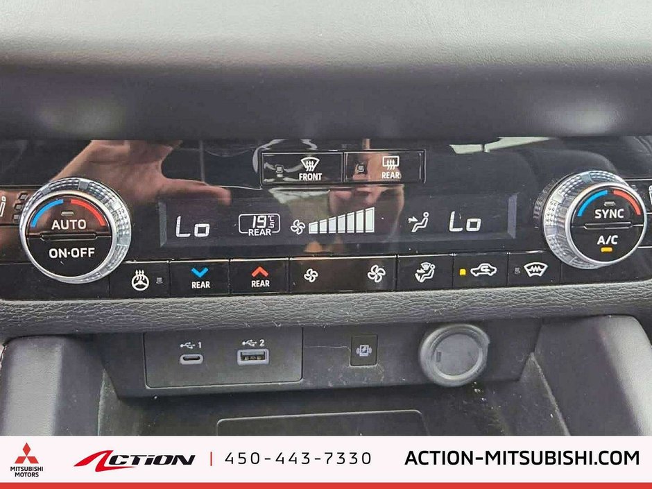 Mitsubishi Outlander LE-AWC 7 Passagers 1 Proprio Toit Pano GPS CarPlay 2024-25