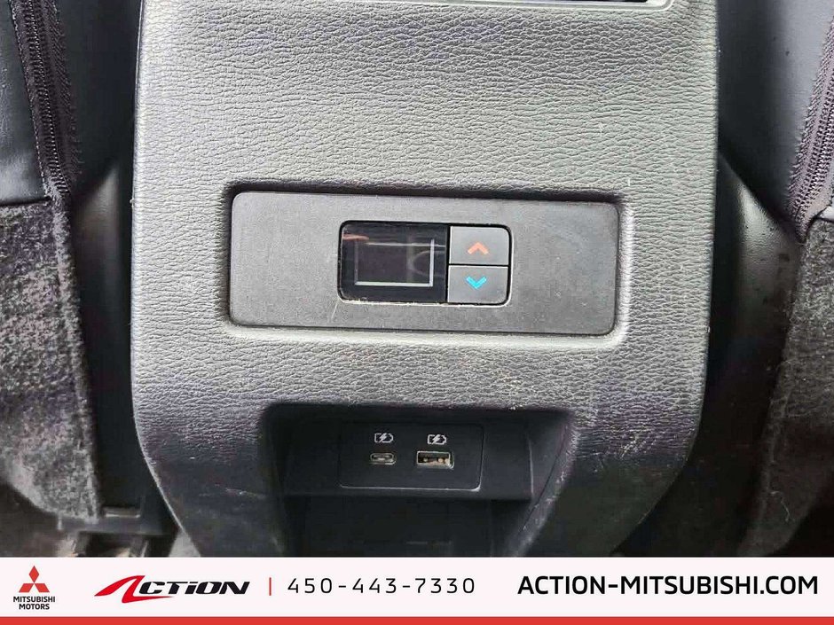 Mitsubishi Outlander LE-AWC 7 Passagers 1 Proprio Toit Pano GPS CarPlay 2024-26