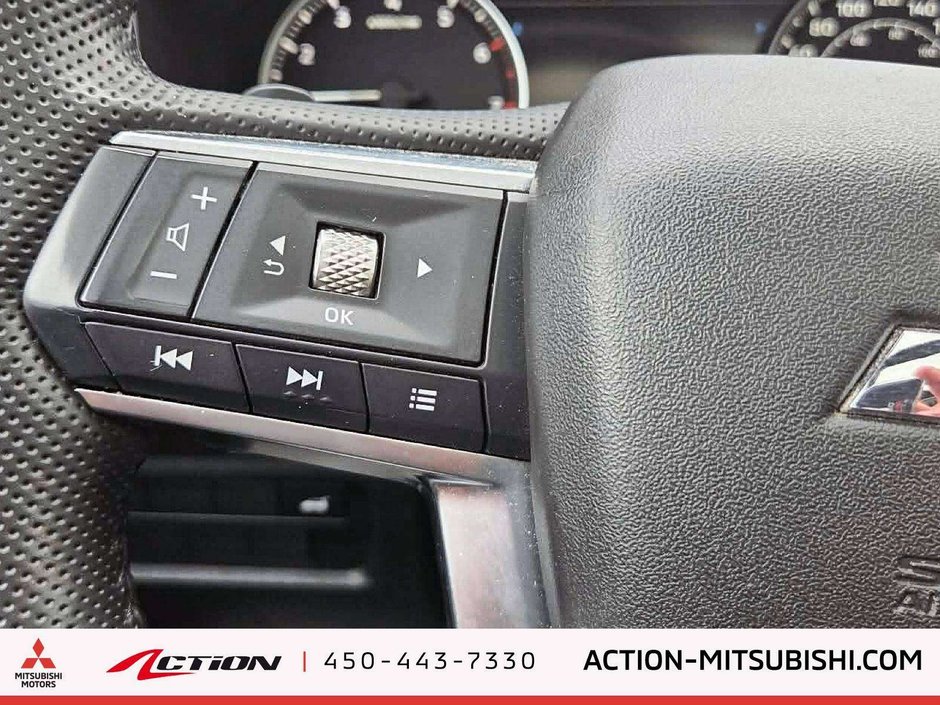 Mitsubishi Outlander LE-AWC 7 Passagers 1 Proprio Toit Pano GPS CarPlay 2024-19