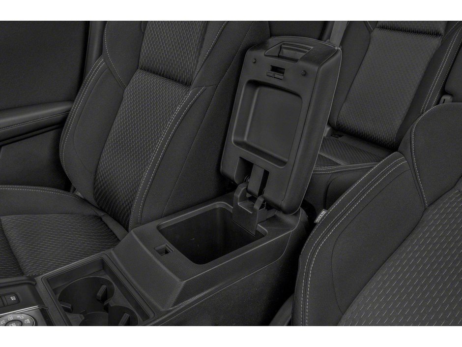 2024 Mitsubishi Outlander LE-8