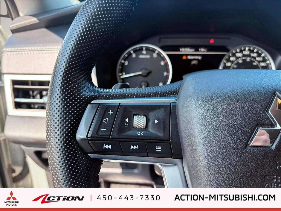 2024 Mitsubishi Outlander LE AWC Carplay Android Auto Mags Sièges Chauffants-18