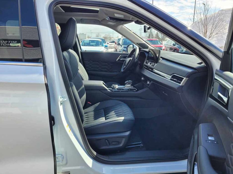 Mitsubishi Outlander GT S-AWC 2025-18