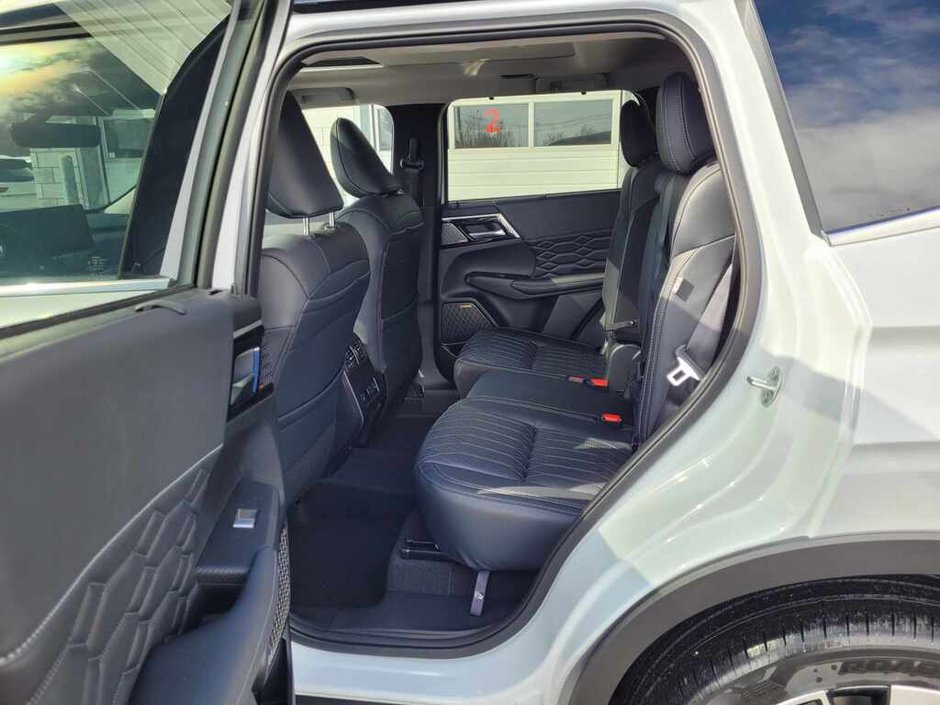 Mitsubishi Outlander GT S-AWC 2025-12