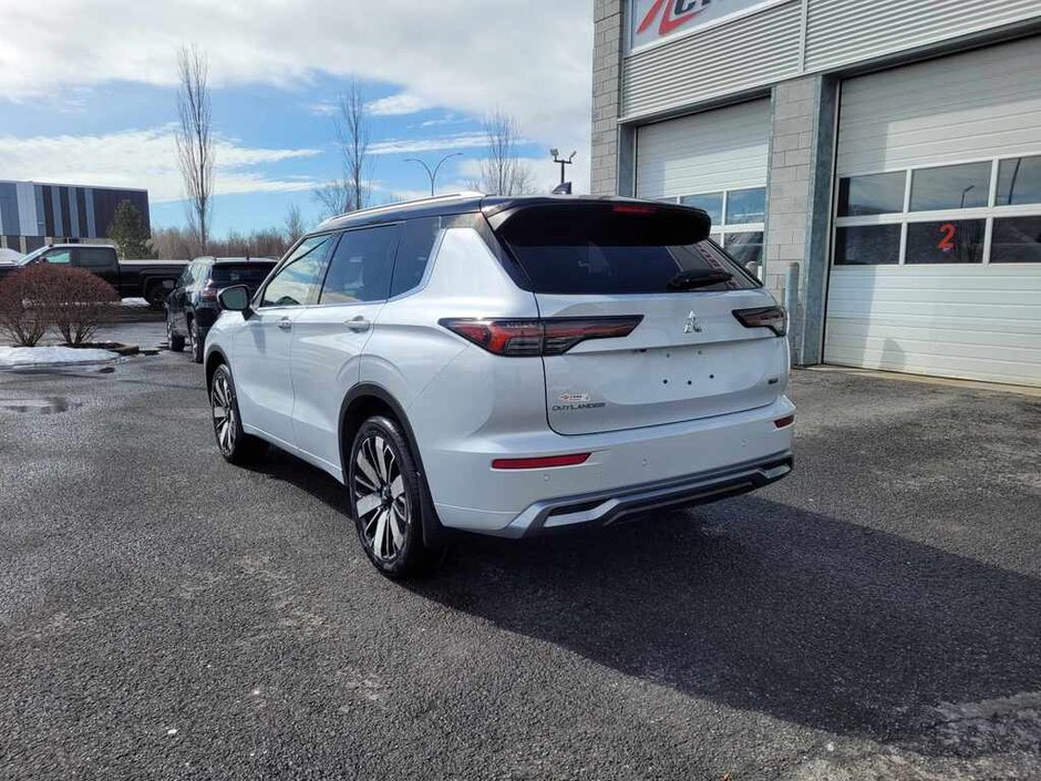 Mitsubishi Outlander GT S-AWC 2025-3
