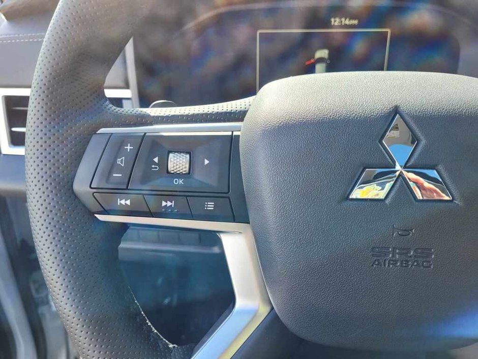 Mitsubishi Outlander GT S-AWC 2025-23