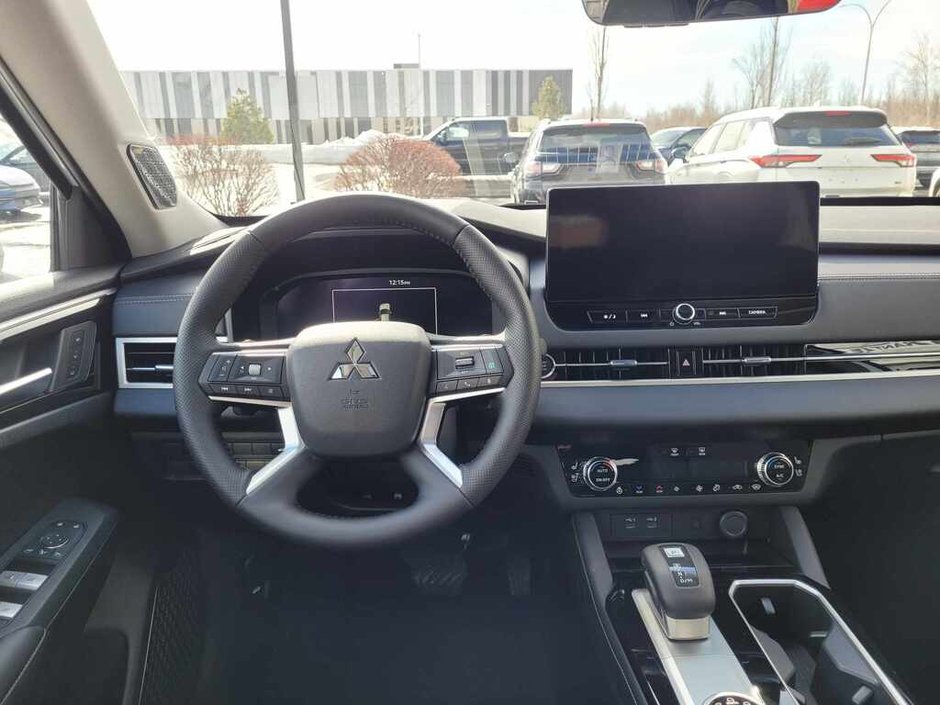 Mitsubishi Outlander GT S-AWC 2025-21