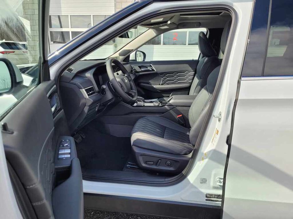 Mitsubishi Outlander GT S-AWC 2025-11