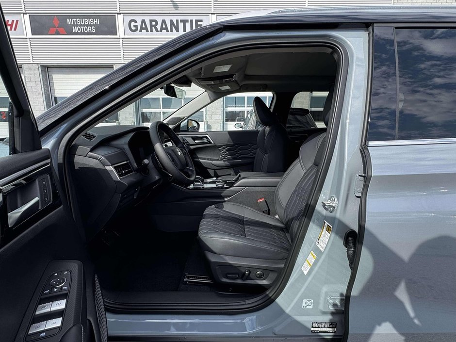2025 Mitsubishi Outlander GT S-AWC-11