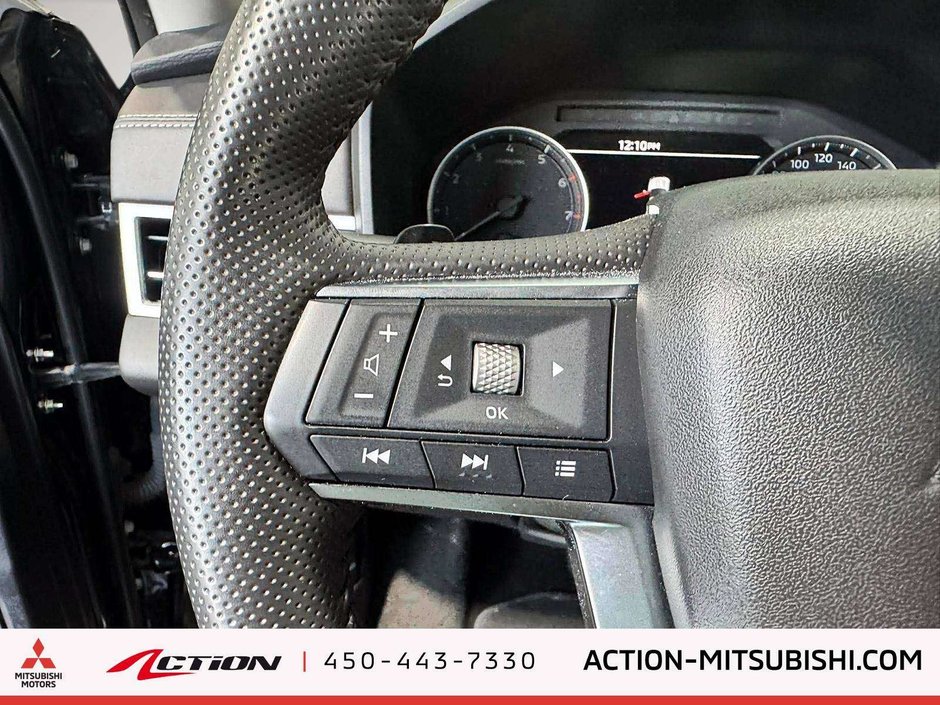 2025 Mitsubishi Outlander ES-18