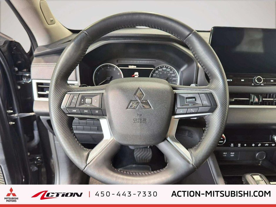 2025 Mitsubishi Outlander ES-17