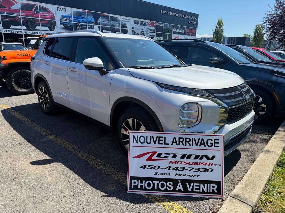 2025 Mitsubishi Outlander LE AWC Carplay Android Auto Mags Sièges Chauffants-0
