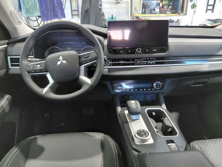 2026 Mitsubishi Outlander ES S-AWC-13