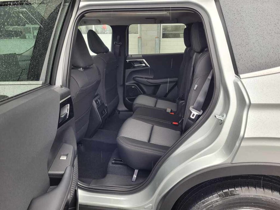 2026 Mitsubishi Outlander SE S-AWC-17