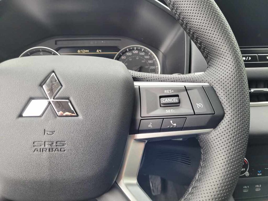 2026 Mitsubishi Outlander SE S-AWC-11