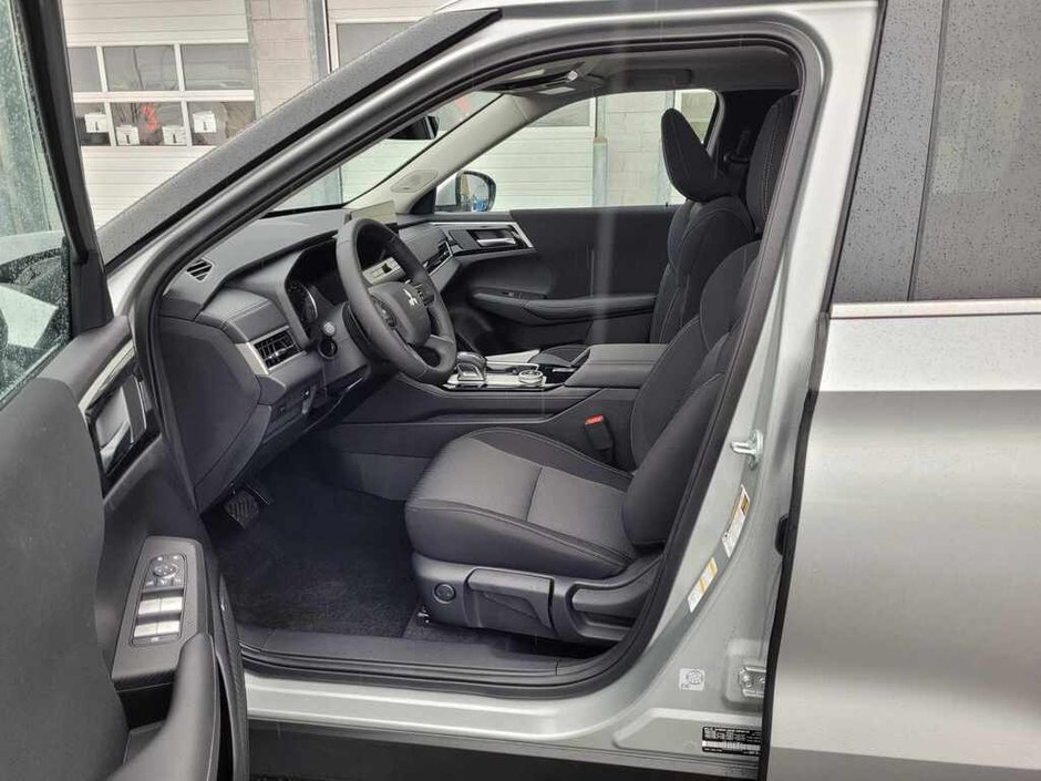 2026 Mitsubishi Outlander SE S-AWC-18