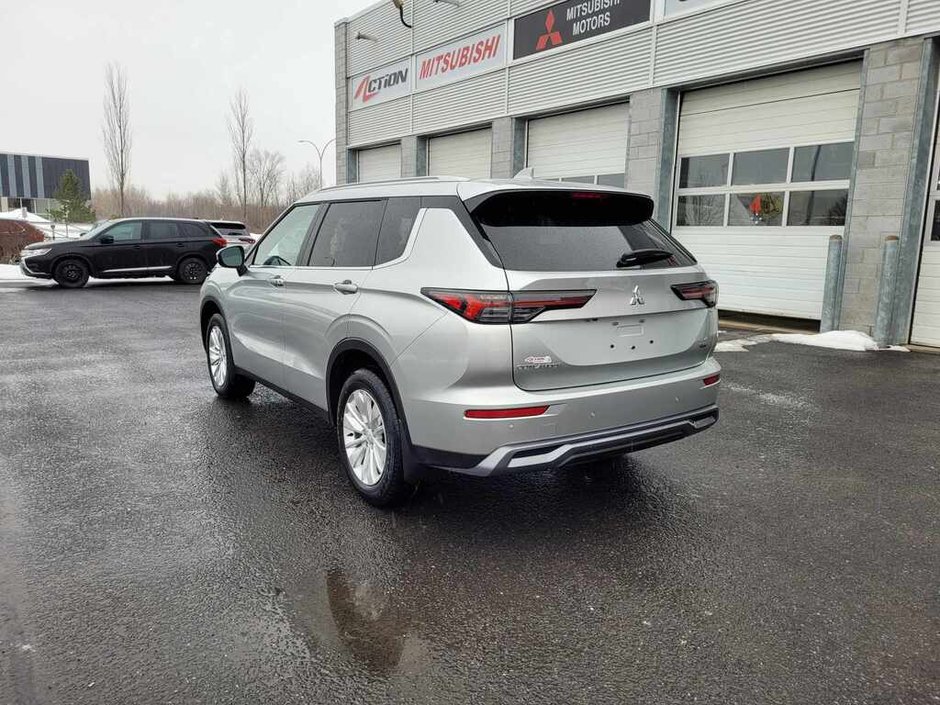 2026 Mitsubishi Outlander SE S-AWC-2