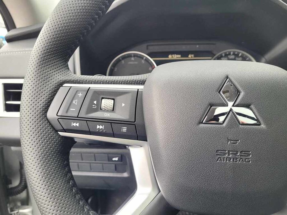 2026 Mitsubishi Outlander SE S-AWC-10