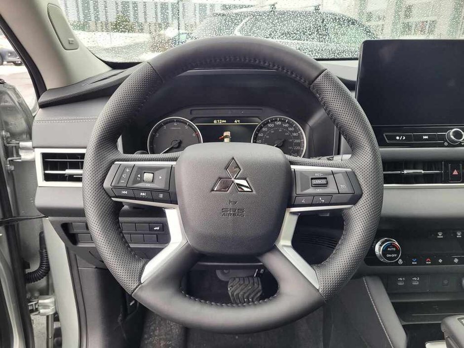 2026 Mitsubishi Outlander SE S-AWC-12