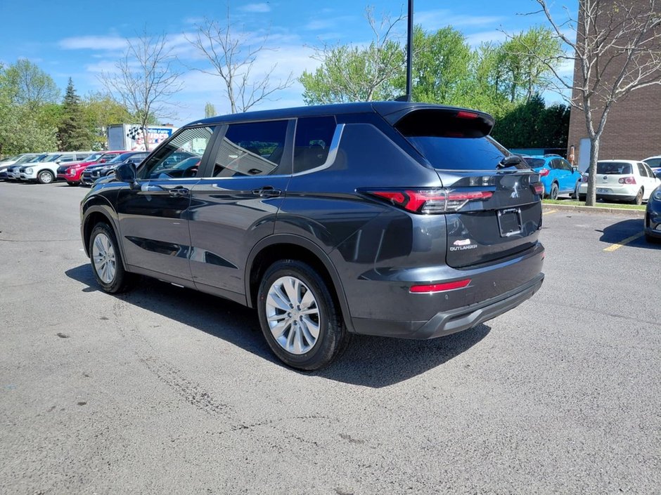2026 Mitsubishi Outlander ES S-AWC-15