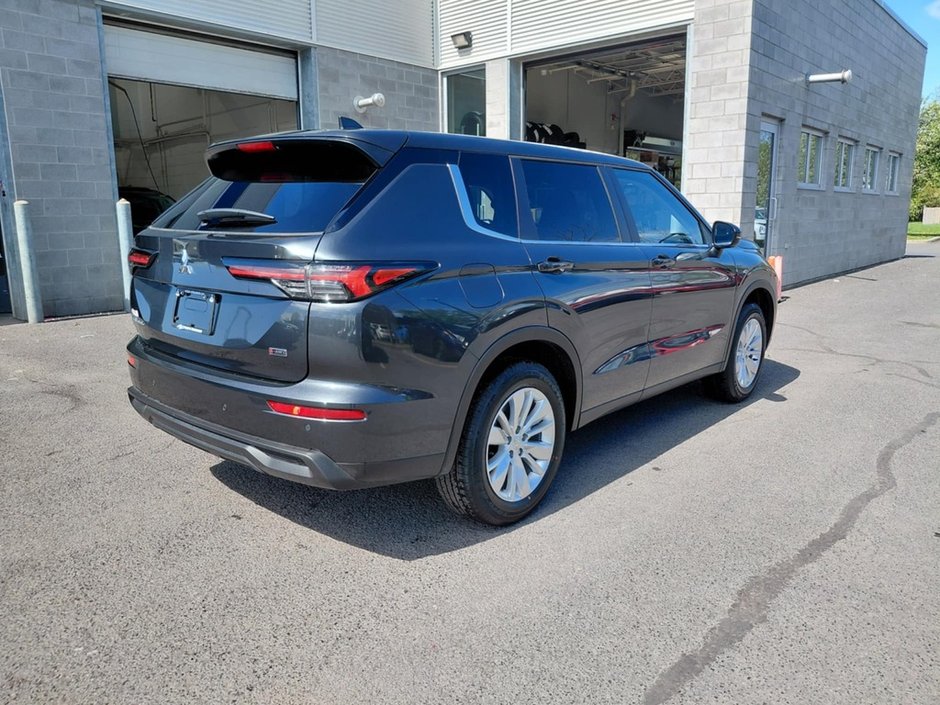 2026 Mitsubishi Outlander ES S-AWC-13