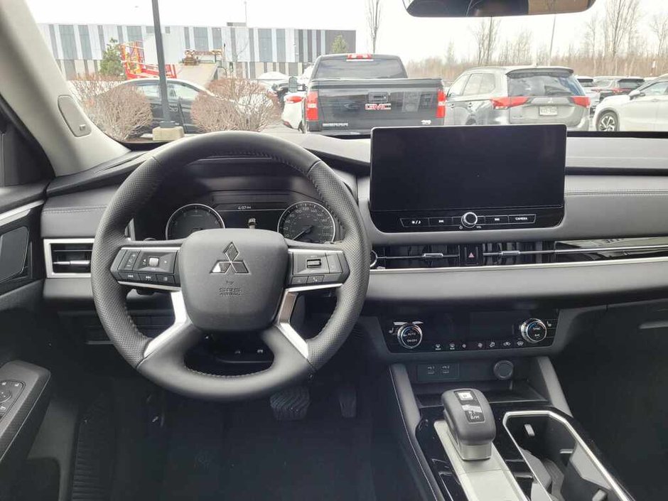2026 Mitsubishi Outlander ES S-AWC-8