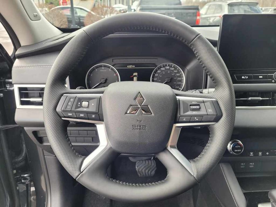 2026 Mitsubishi Outlander ES S-AWC-7