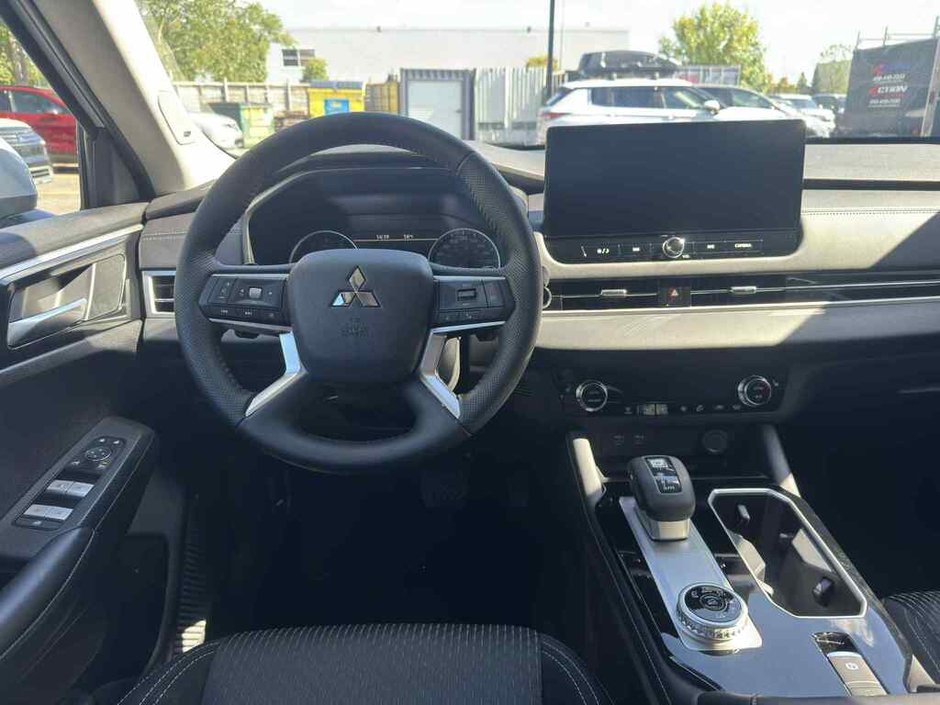 2026 Mitsubishi Outlander ES S-AWC-11