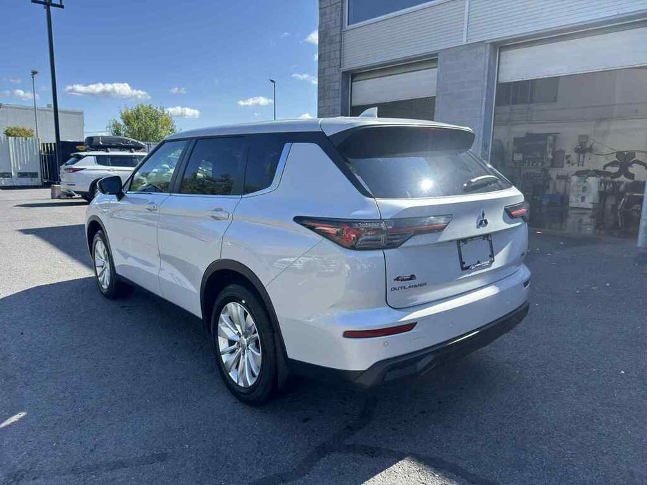 2026 Mitsubishi Outlander ES S-AWC-20