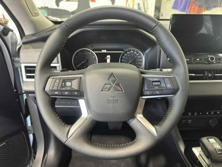 2026 Mitsubishi Outlander ES S-AWC-17