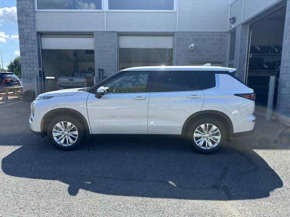 2026 Mitsubishi Outlander ES S-AWC-3