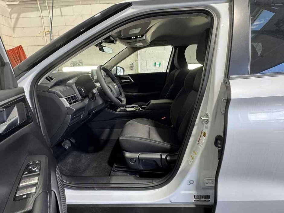 2026 Mitsubishi Outlander ES S-AWC-15