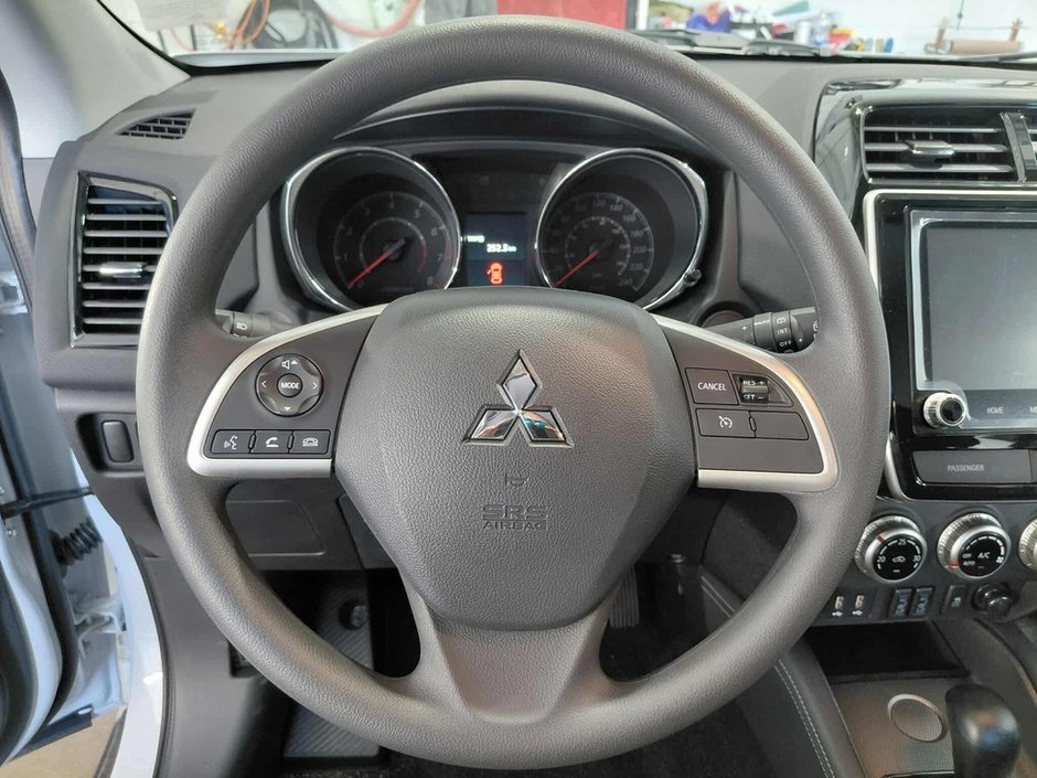 2025 Mitsubishi RVR ES FWD-14