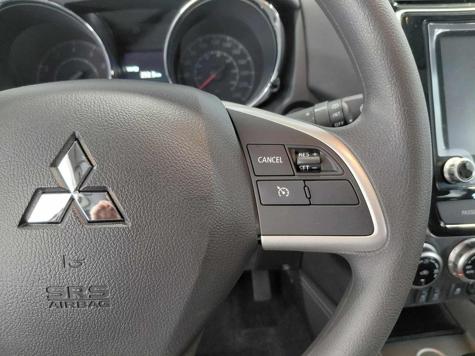 2025 Mitsubishi RVR ES FWD-13