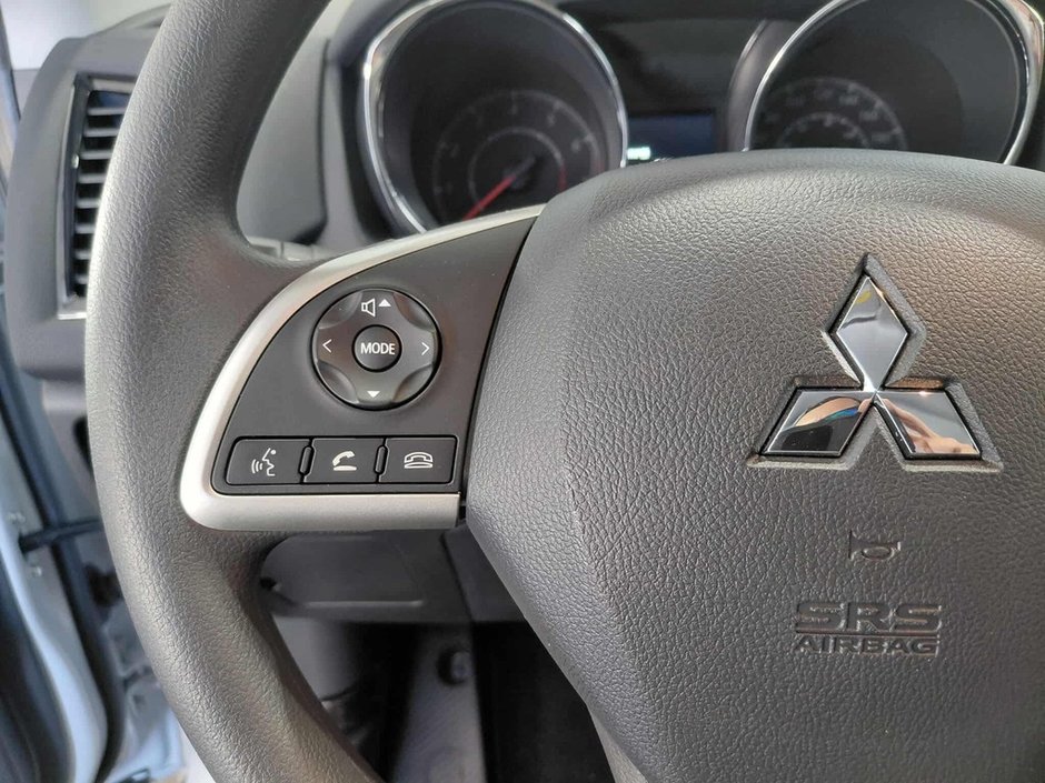 2025 Mitsubishi RVR ES FWD-12