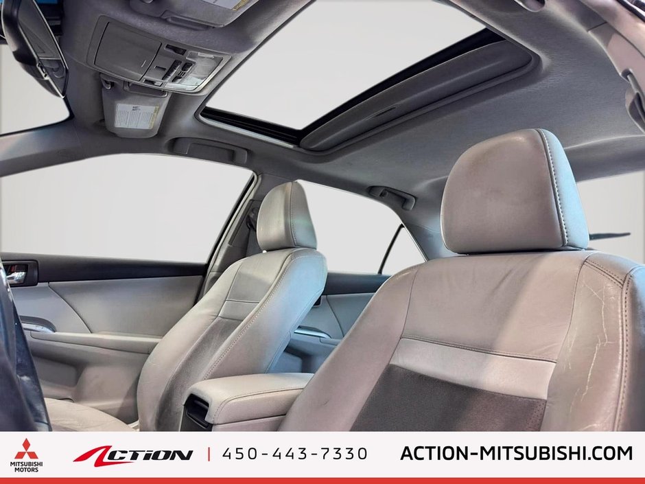 2012 Toyota Camry Hybrid XLE Toit Ouvrant Sièges Chauffants Air Climatisé-21