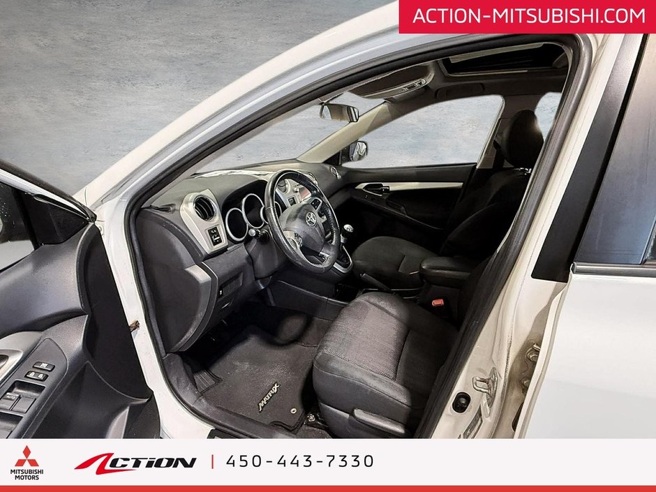 Toyota Matrix MANUEL  AIR CLIMATISÉ . RADIO (AM+FM+CD) 2011-14