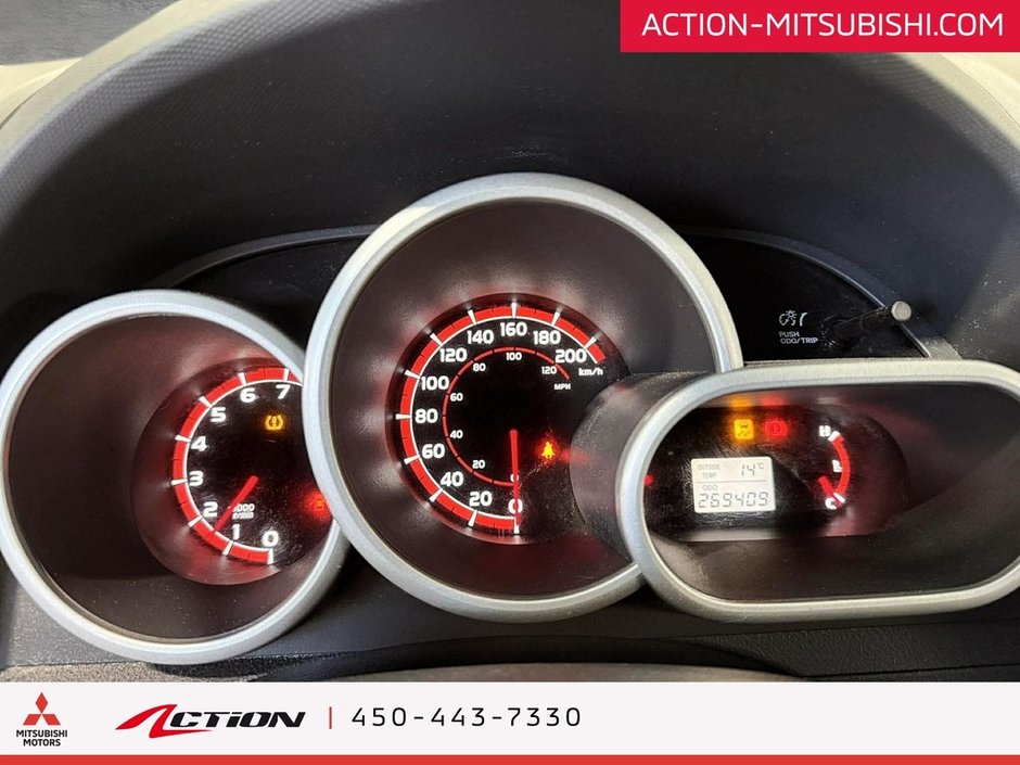 Toyota Matrix MANUEL  AIR CLIMATISÉ . RADIO (AM+FM+CD) 2011-10