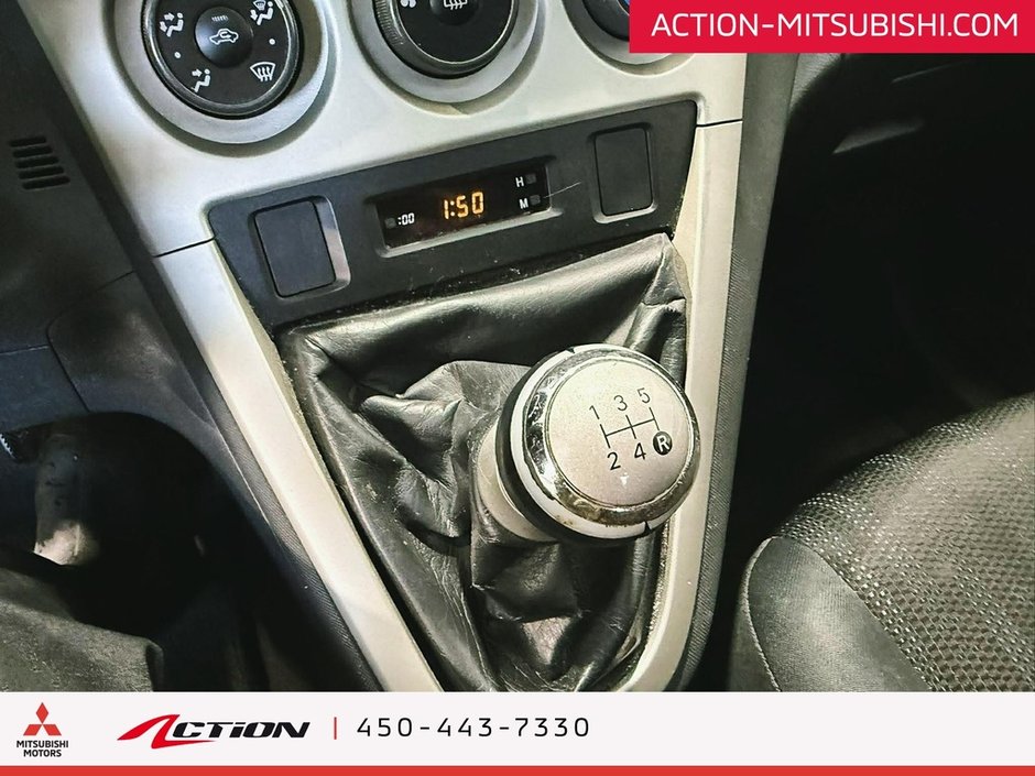 Toyota Matrix MANUEL  AIR CLIMATISÉ . RADIO (AM+FM+CD) 2011-12